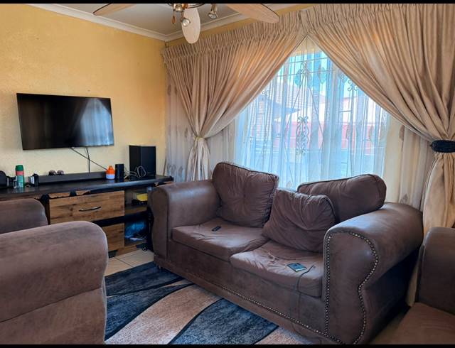 2 BEDROOM HOUSE FOR SALE IN TLHABANE WEST